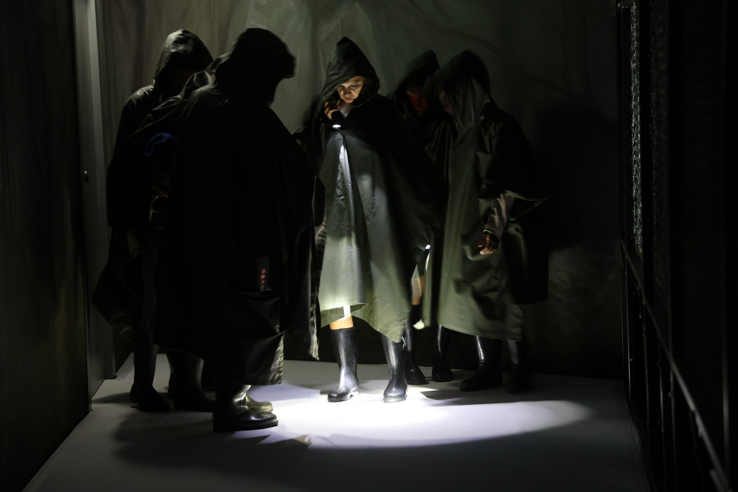 Anton v. Bredow, Schmerz Camp, Theater Bremen, Spielzeit 23/24, © Jörg Landsberg