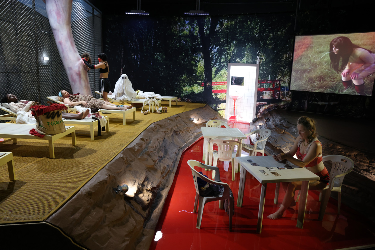 Anton v. Bredow, Schmerz Camp, Theater Bremen, Spielzeit 23/24, © Jörg Landsberg