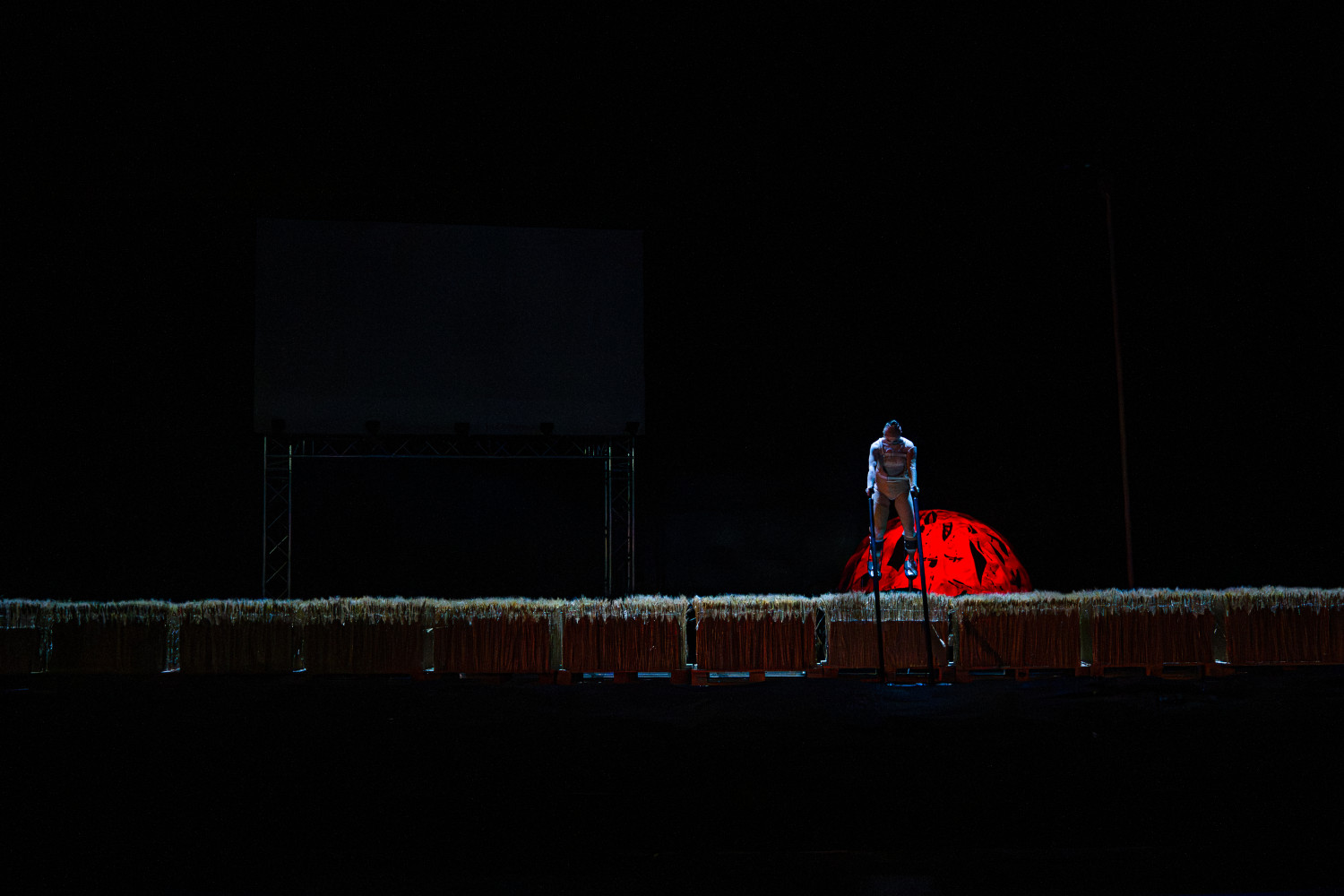 Anton v. Bredow, Anfänge, Staatstheater Darmstadt, Spielzeit 25/26, © Jonas Weber