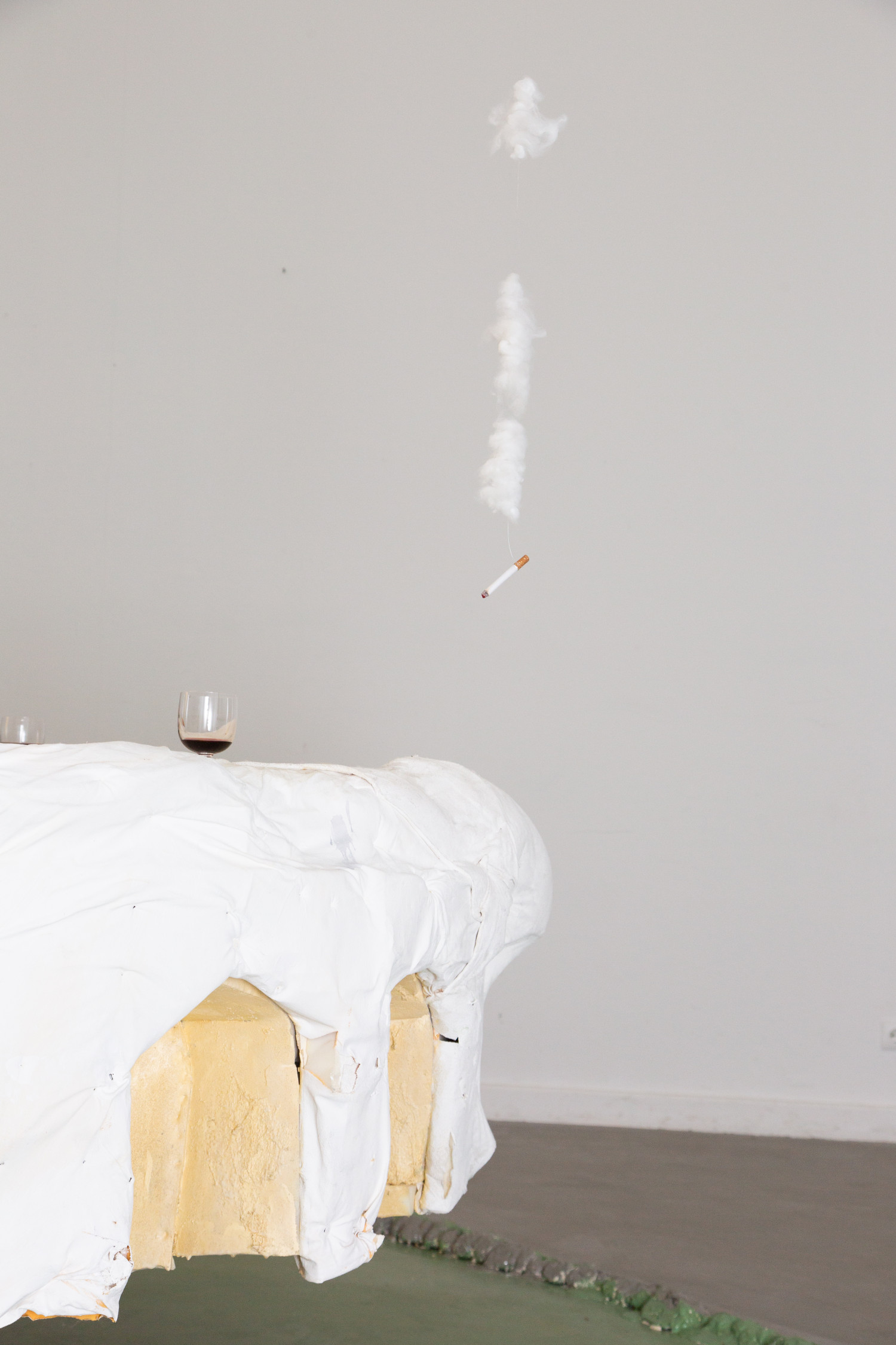 Anton v. Bredow, Flat Earth Camembert, Bachelorarbeit Bühnenraum, HfbK 2021, © Charlie Spiegelfeld