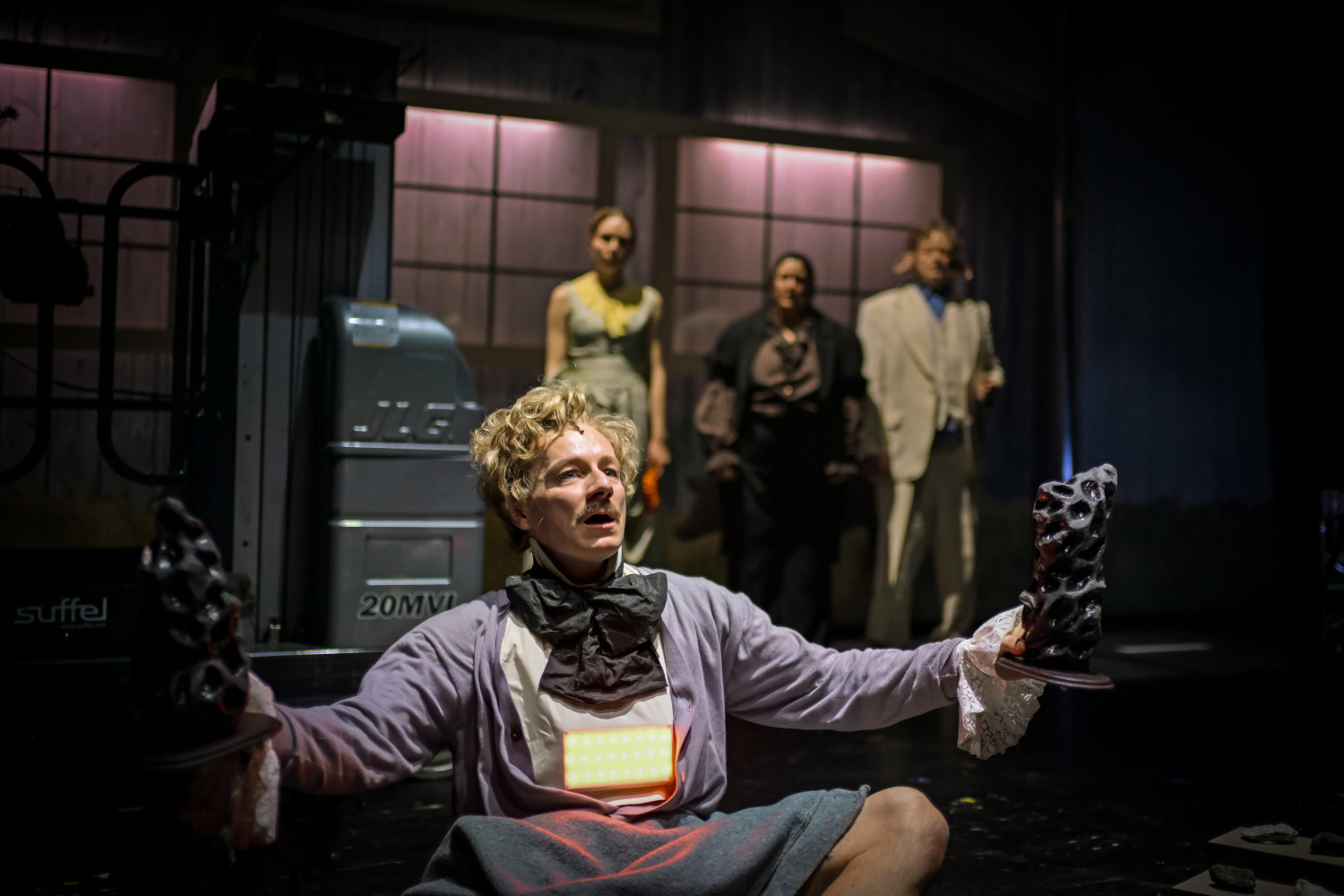 Anton v. Bredow, Master Flea, Mainz State Theatre, season 25/26/27, © Andreas Etter