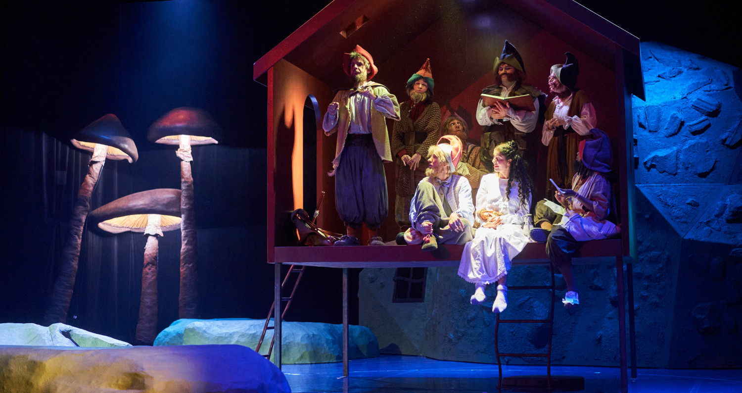 Anton v. Bredow, Schneewittchen, Ernst Deutsch Theater, Spielzeit 22/23, © 