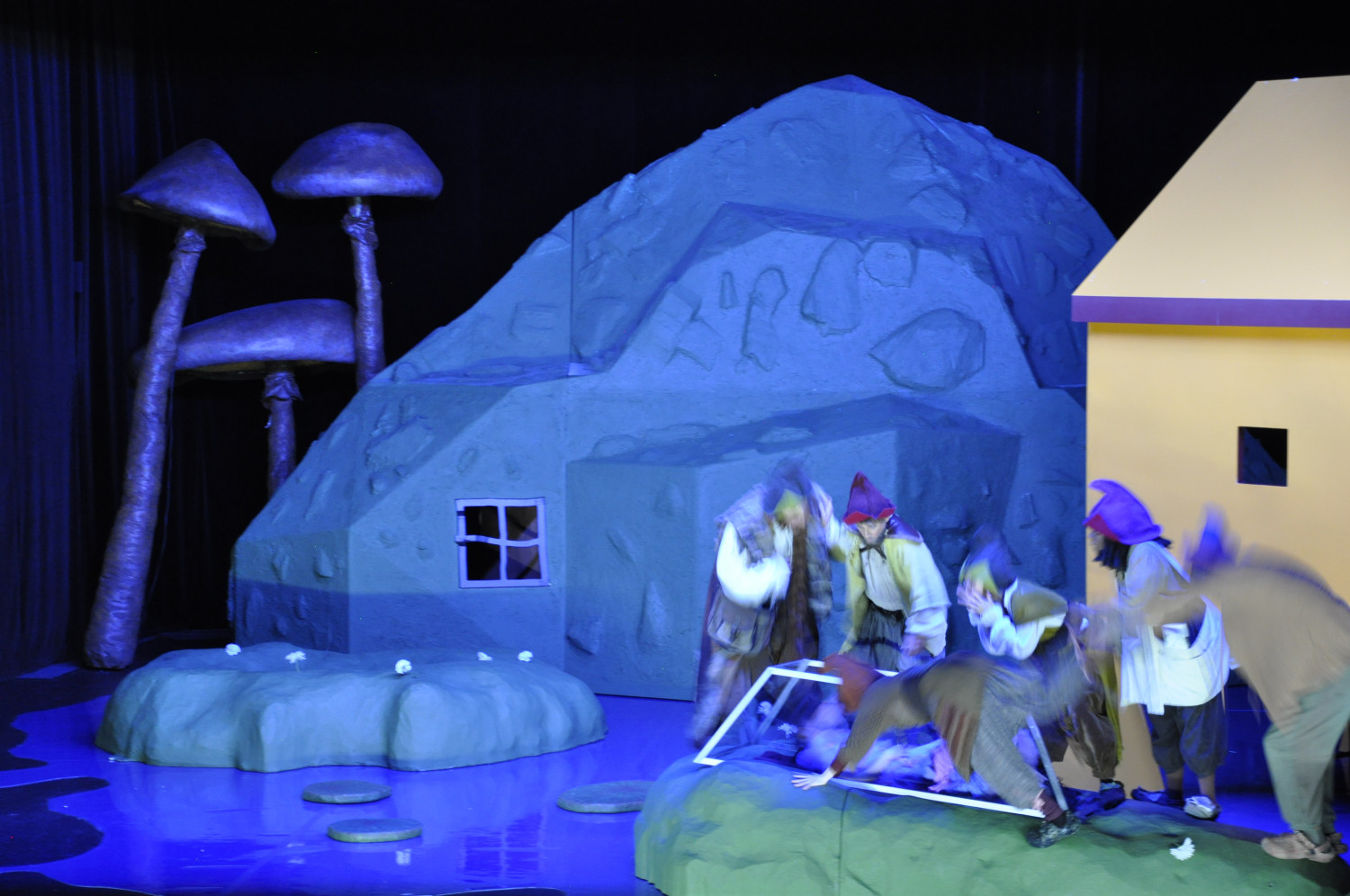 Anton v. Bredow, Schneewittchen, Ernst Deutsch Theater, Spielzeit 22/23, © 